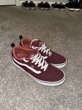 Vans Men’s Low-Top Skate Shoes in Burgundy/White